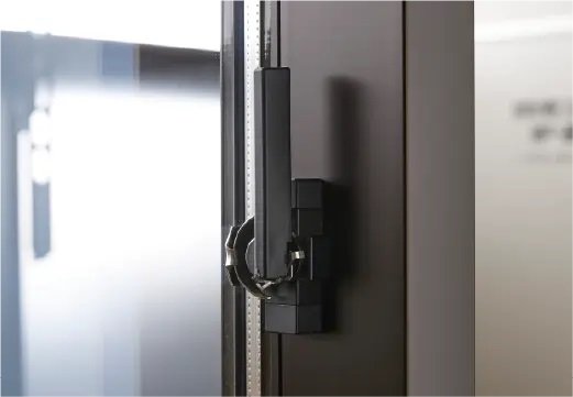 アルミサッシ（鍵付きクレセント）