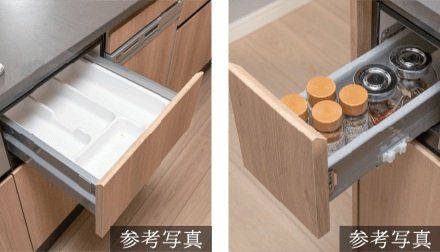 小物の整理に便利なカトラリートレー、ガスレンジ脇収納