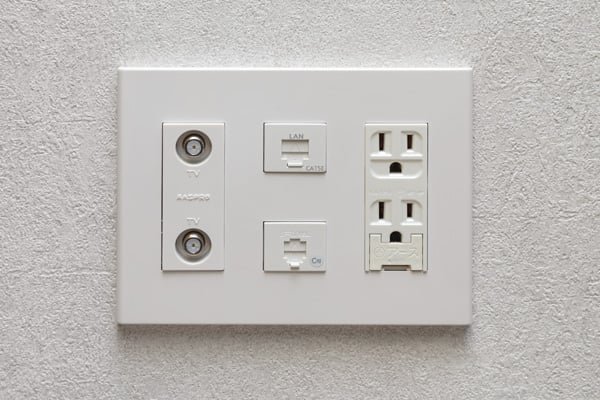 マルチメディアコンセント