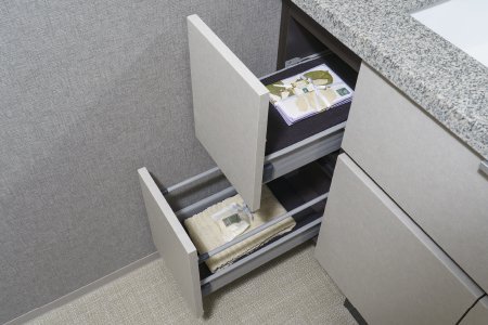 ソフトクローズ機能付きスライド収納