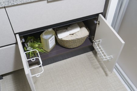 開き扉と引出し収納
（ダストバッグハンガー付き）