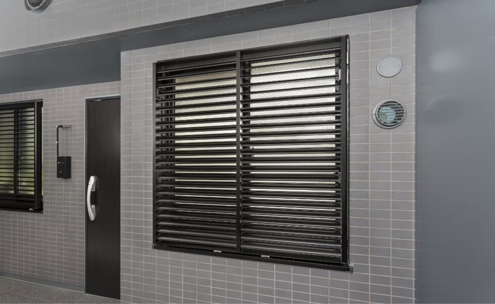 可動ルーバー面格子