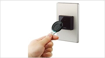 かざすだけで解錠するノンタッチキー