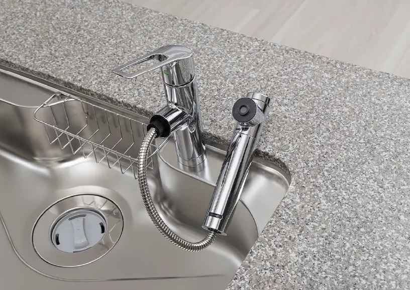 浄水カートリッジ内蔵シャワー水栓（イースト）