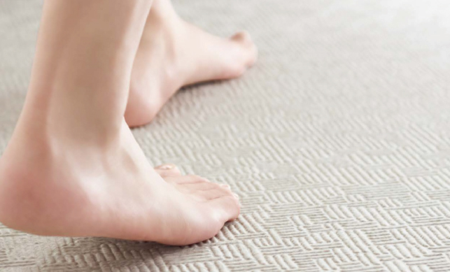 お掃除ラクラクほっカラリ床