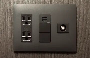 マルチメディアコンセント