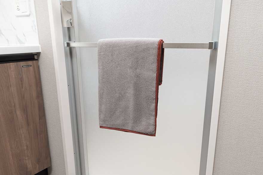 ドア外タオル掛け