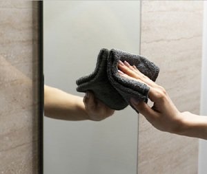 汚れをはじく鏡