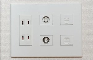 マルチメディアコンセント