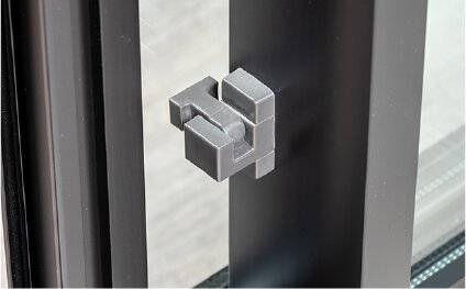 サッシ指挟み防止