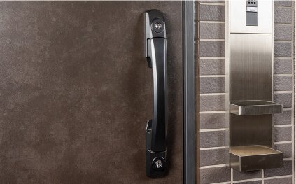 プッシュプルハンドル玄関ドア