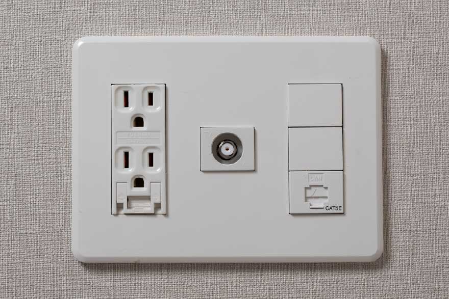 マルチメディアコンセント