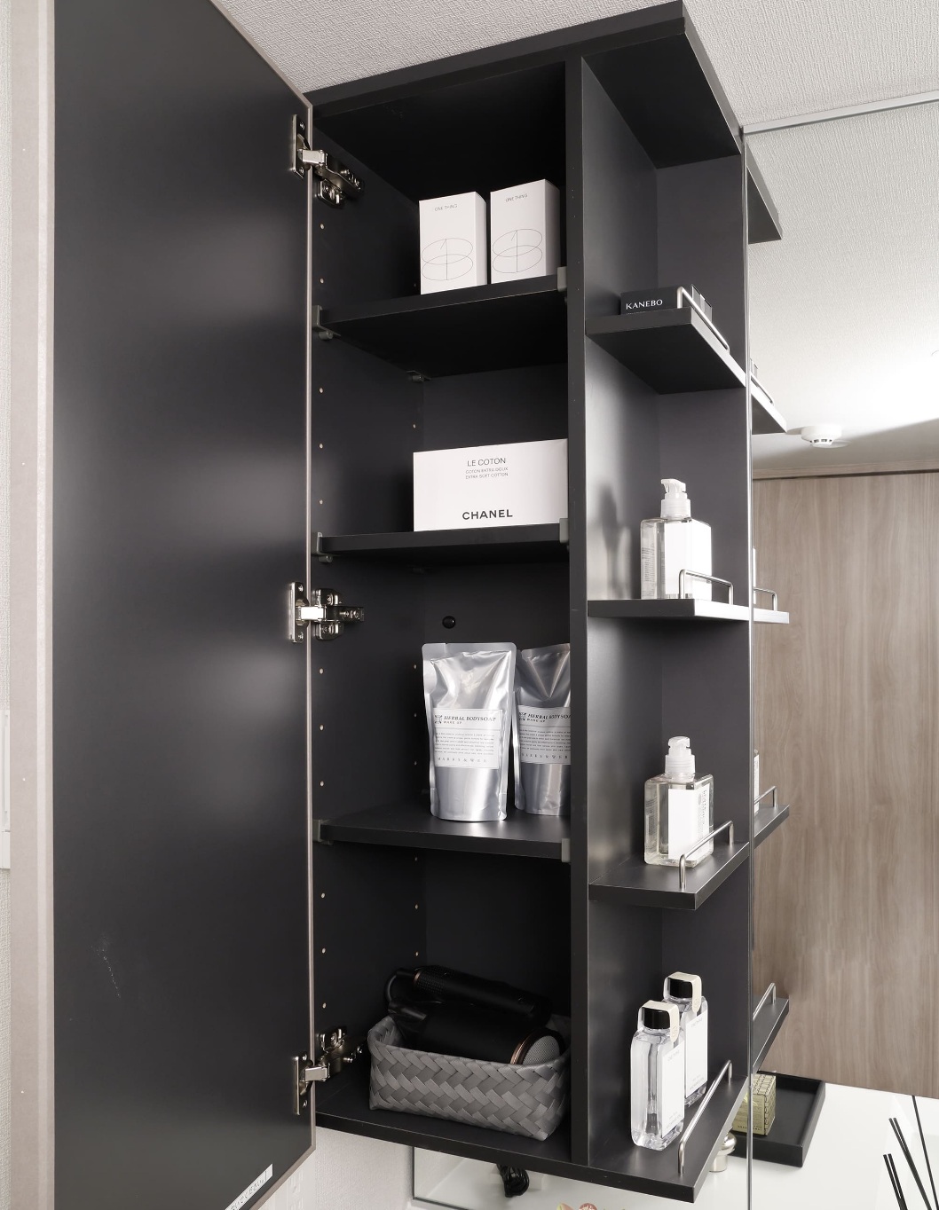 オープン棚付きキャビネット