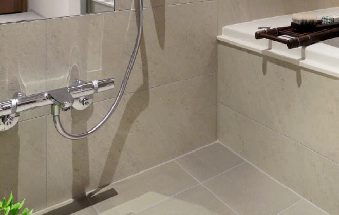 床・壁・浴槽エプロン
磁器質タイル