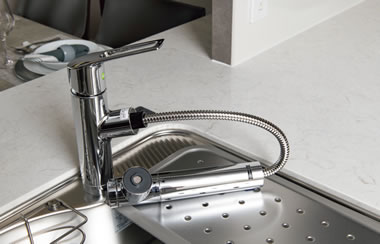 浄水機能付ハンドシャワー水栓