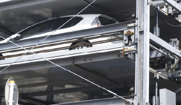 機械式駐車場
ハイルーフ
ミドルルーフも対応（71台）