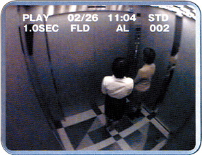 エレベーター内監視モニター