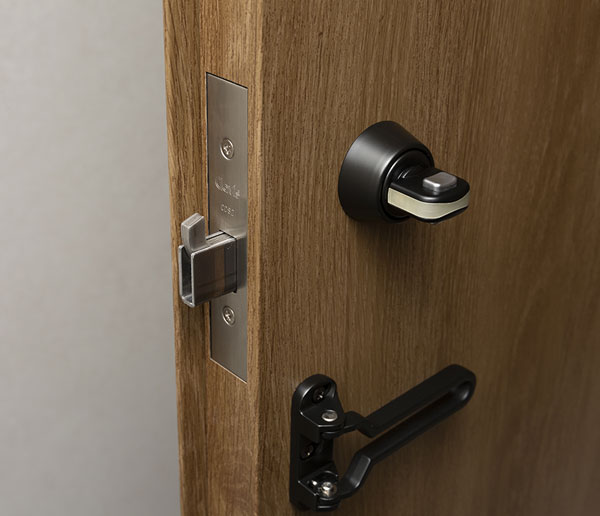 鎌付デッドボルト・防犯サムターン