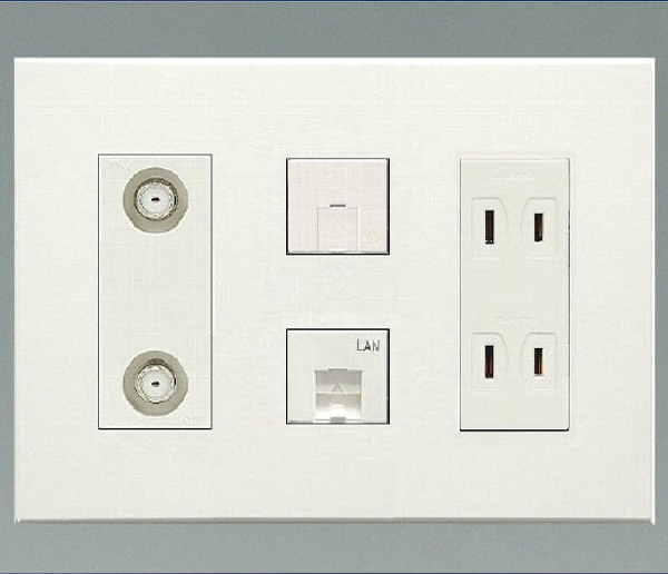 マルチメディアコンセント