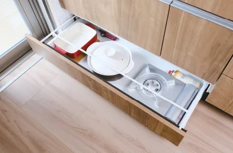 巾木部分スライド式収納