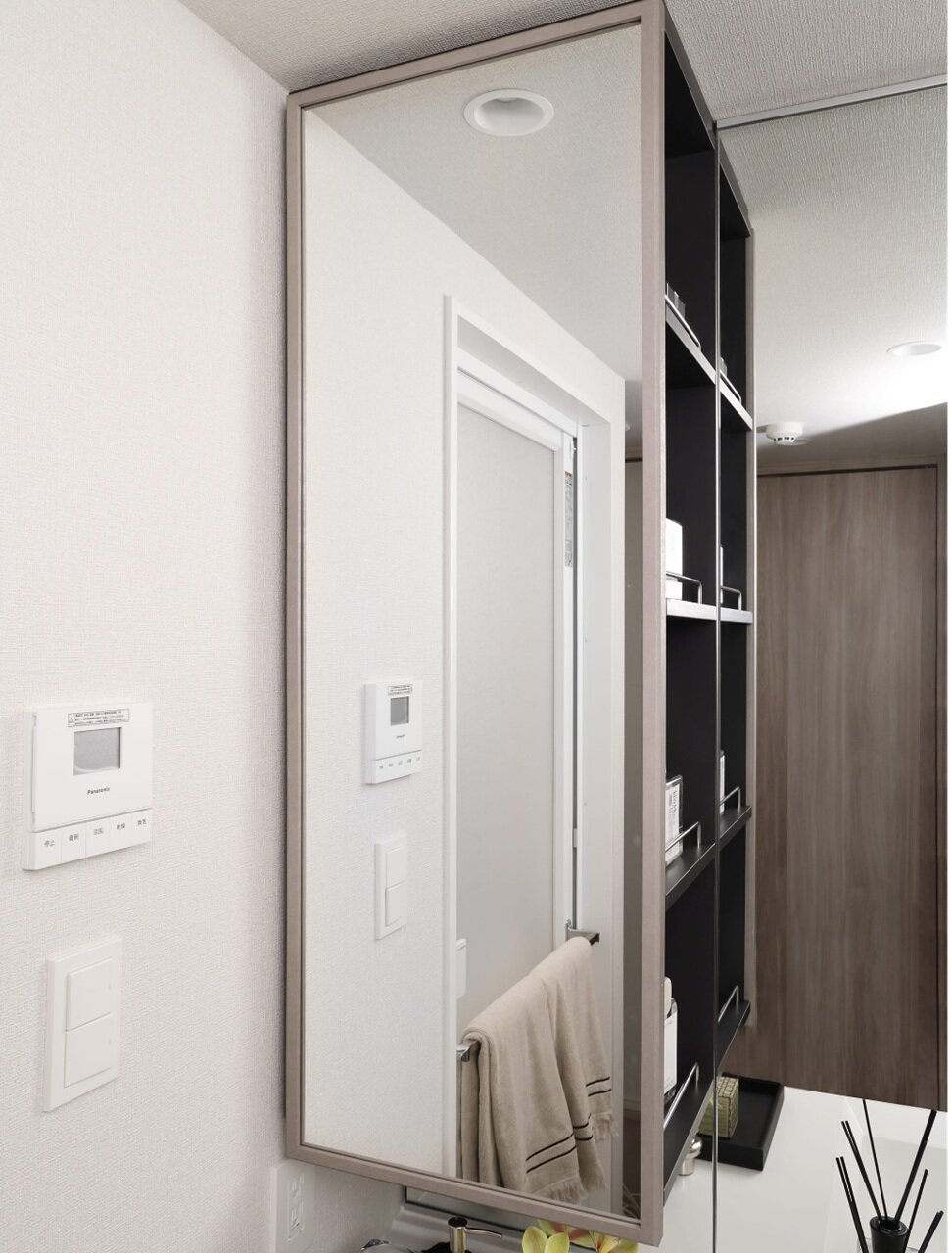 ミラーキャビネット