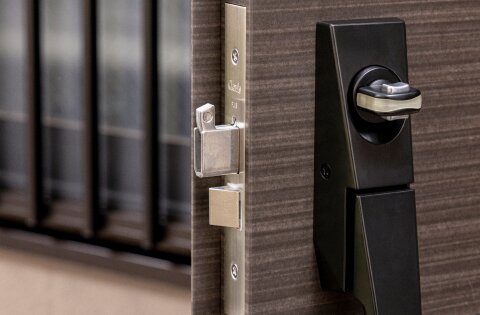 鎌デッドボルト錠