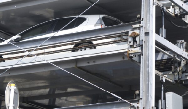 機械式駐車場
ハイルーフ
ミドルルーフも対応（71台）