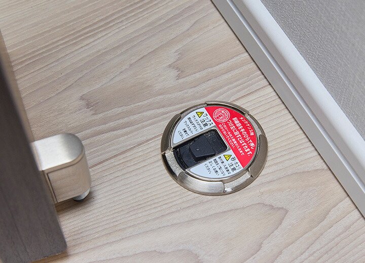 ワンプッシュ式ドアキャッチャー