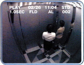 エレベーター内監視モニター