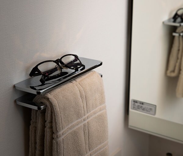 シェルフ付きタオル掛け