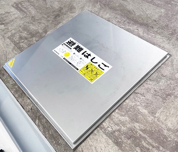 バルコニー避難ハッチ