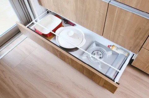 巾木部分スライド式収納