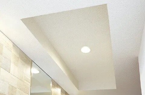 玄関ホールを演出する折上天井
