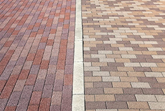 駅前ロータリーから繋がるインターロッキング歩道