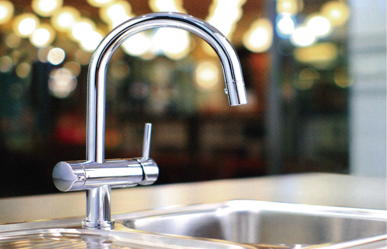 アンダーシンクタイプ複合水栓