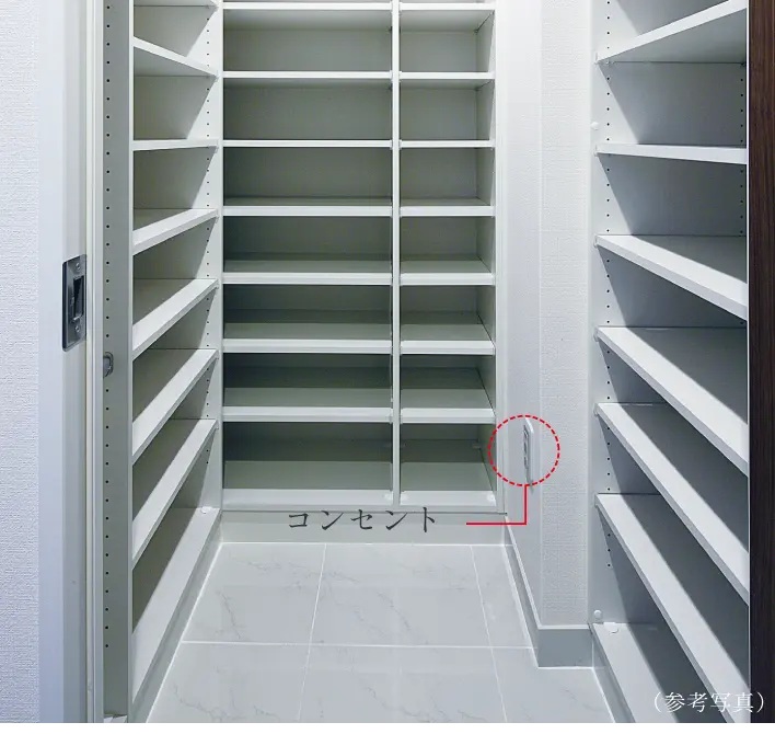 シューズインクロゼット
（消臭機能付クロス＆コンセント）