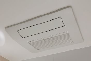 ［浴室暖房乾燥機］