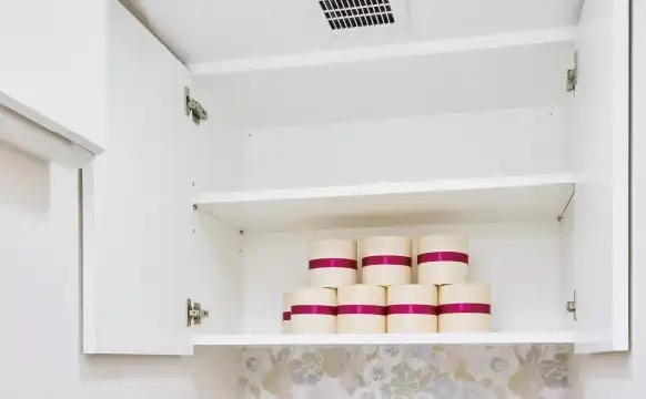 トイレ上部吊戸棚