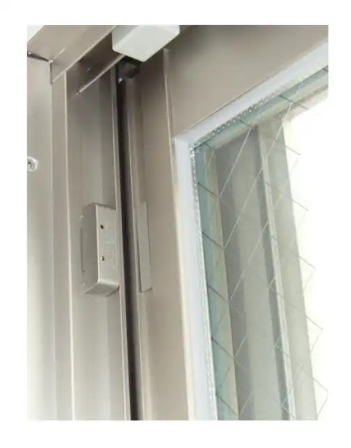 ドア・サッシに防犯センサー