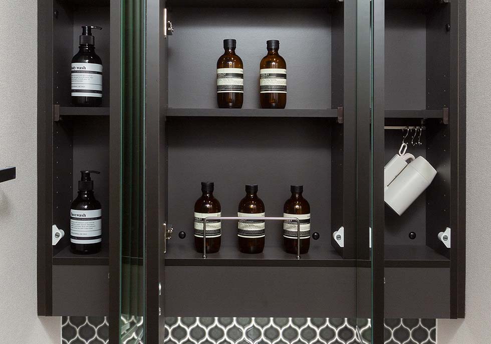 三面鏡キャビネット