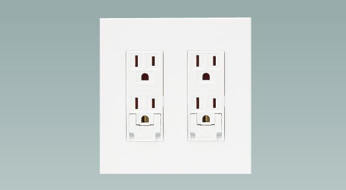 4口アース付コンセント