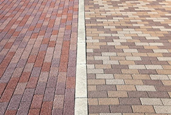 駅前ロータリーから繋がるインターロッキング歩道