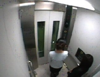 エレベーター内監視モニター