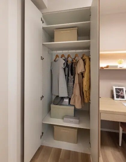 クロゼット〈奥行約600mm〉（オール可動収納）