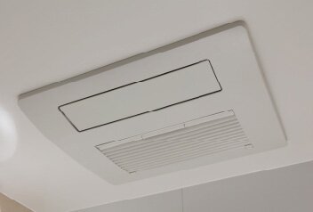 ［浴室暖房乾燥機］