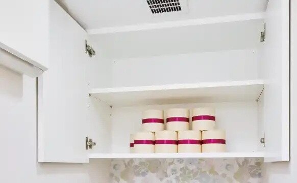 トイレ上部吊戸棚