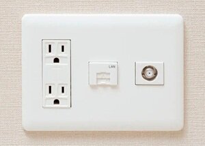 マルチメディアコンセント