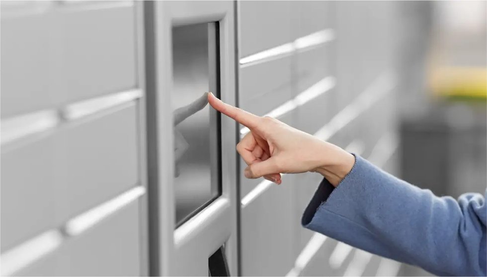 DELIVERY BOX
いつでも荷物を受け取ることができる住戸前宅配BOXを導入。