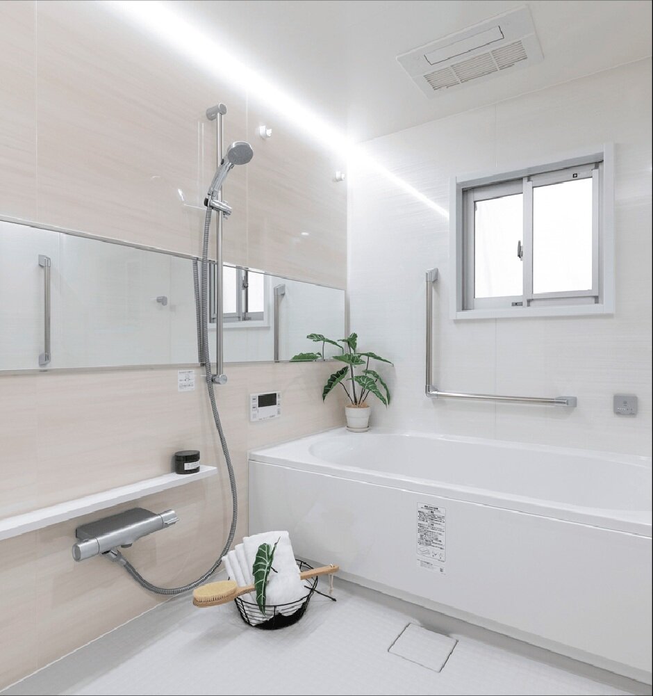 窓付きバスルーム