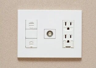 マルチメディアコンセント